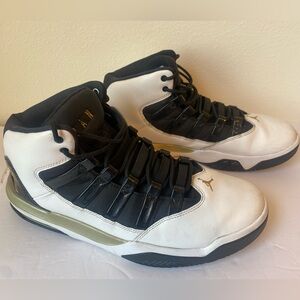 Jordan Max Aura 'White Black Gold' size 10.5